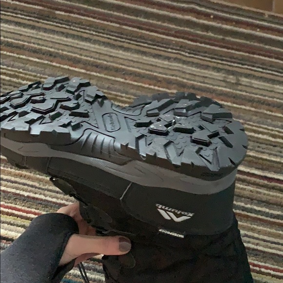 Boots only wear twice - Picture 2 of 3